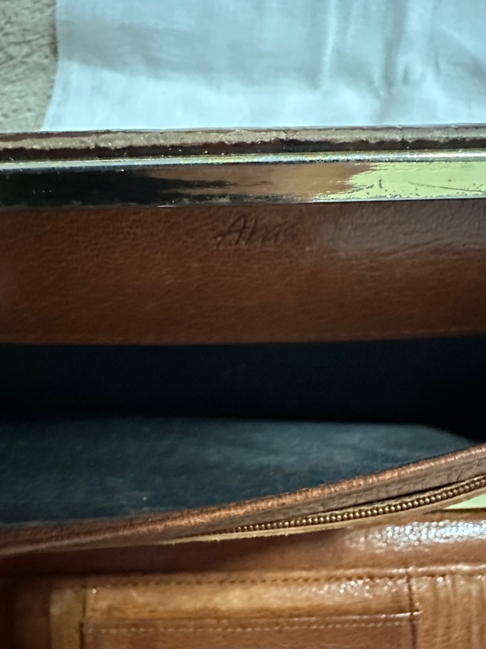 Abas Brown Croc-Embossed Leather Clutch Wallet with Gold Hardware Y2K - Picture 9 of 13